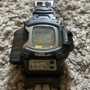 Vintage Hit Clips Watch Tiger Still Plays Clips, Time Does Not Progress